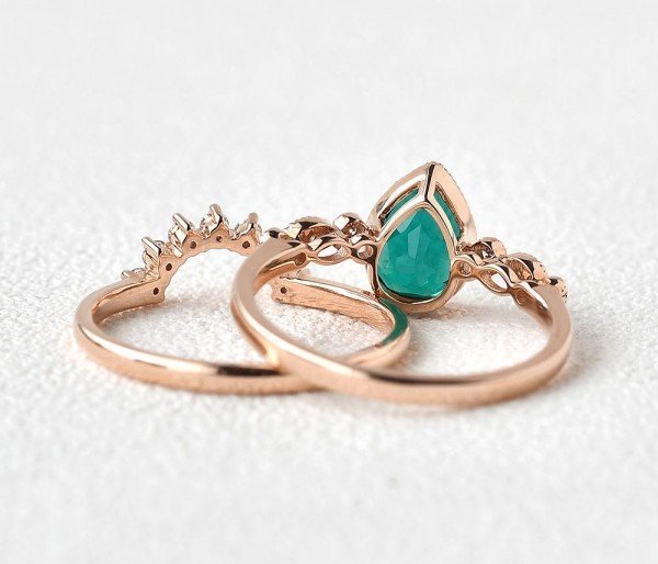 Pear Shaped Green Emerald Vintage Beaded Ring Set - Back